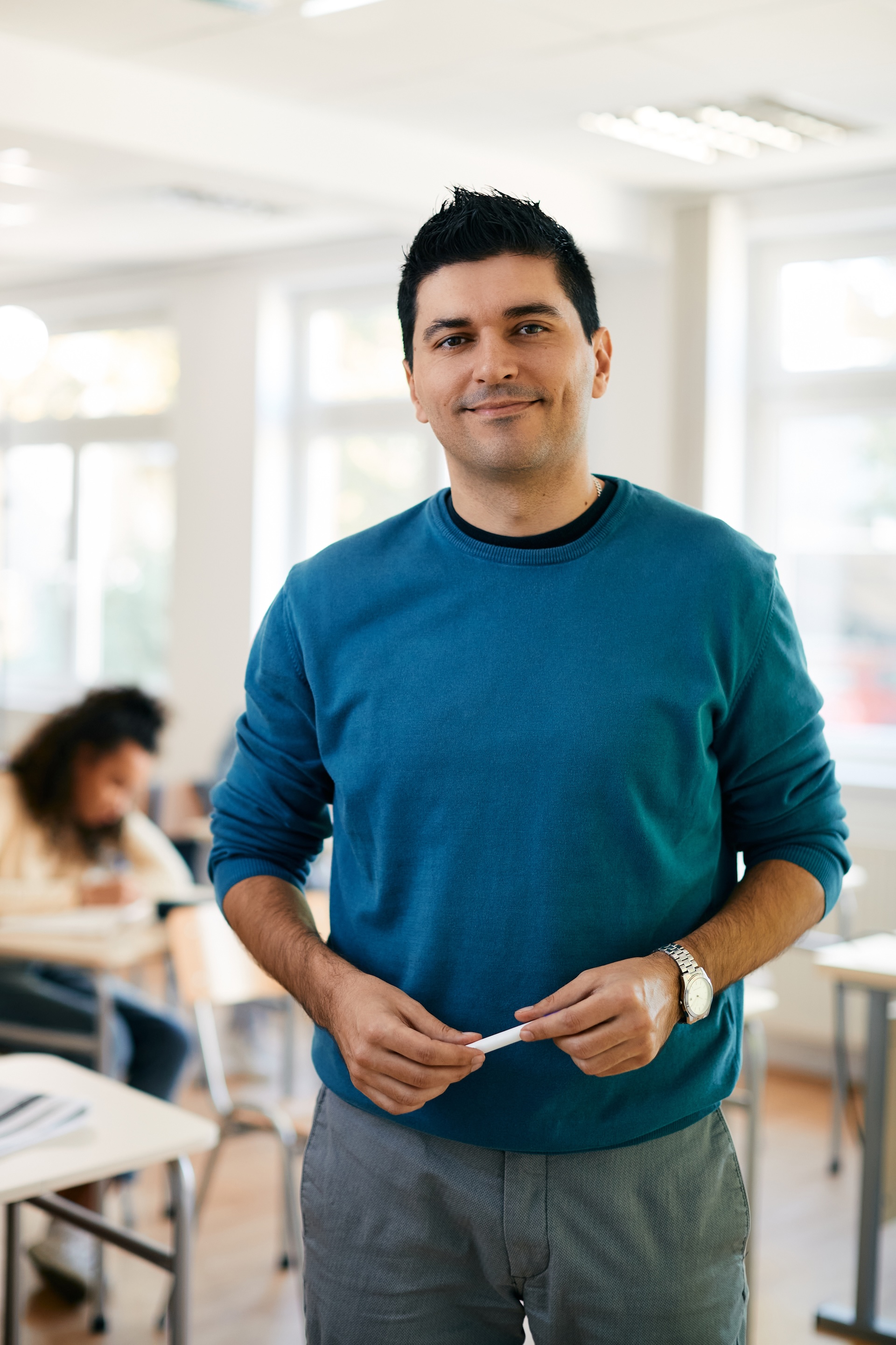 Two people in business suits shake hands across a desk with a judge’s gavel, a contract, and documents, suggesting that getting divorced for the first time? Discover the benefits of going uncontested for a smooth legal agreement.